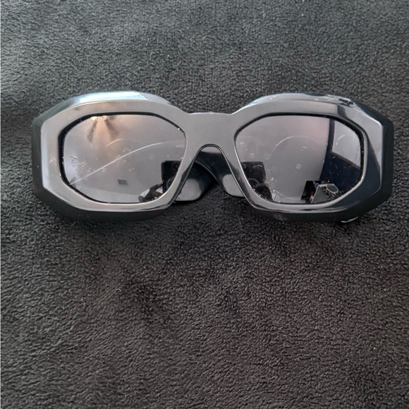 Versace Medusa Sunglasses Black Gold Vintage Italy Unisex Designer Shades - Picture 1 of 4